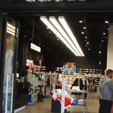 Ελαιοχρωματισμοί Καταστήματος Adidas στο Metro Mall